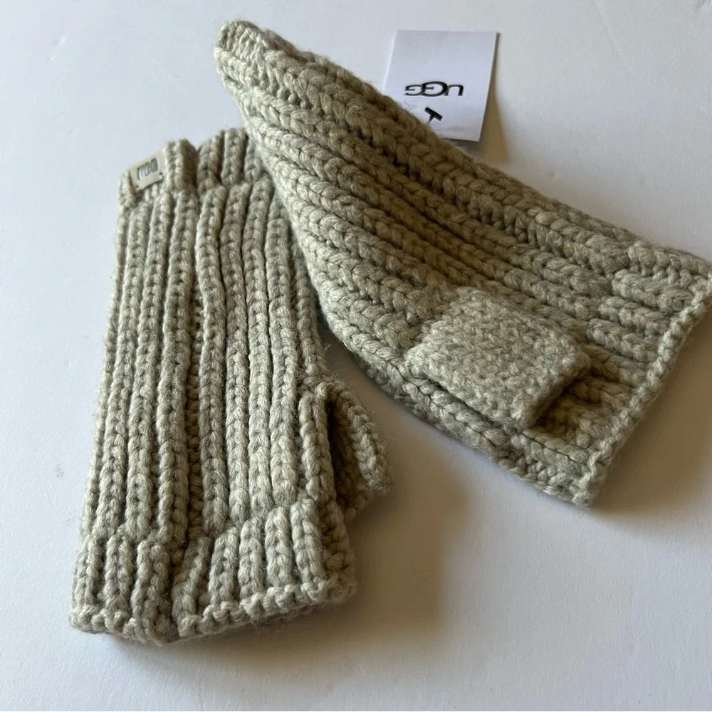 UGG WOMENS RIBBED FINGERLESS MITTENS GLOVES LIGHT GRAY OS NWT